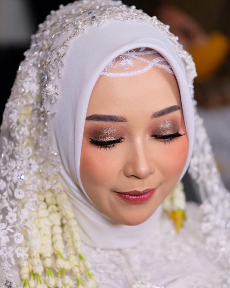 Pengantin Cantikku Hari Ini,  Ka Debbie 