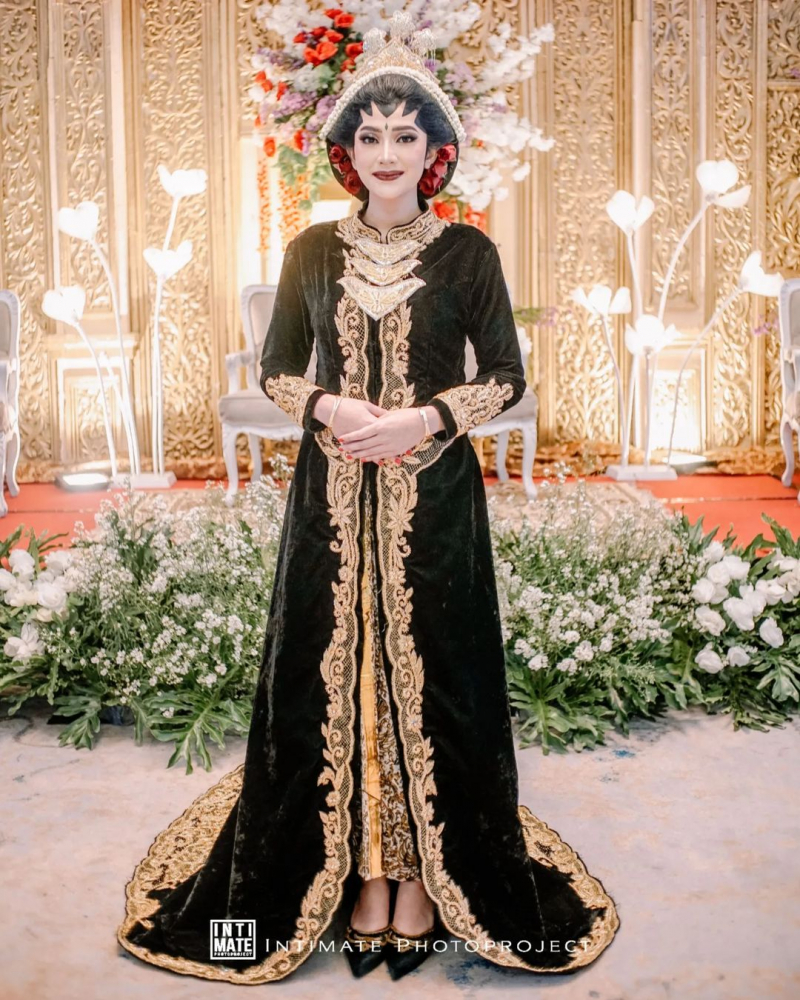 Pengantin Jogja Putri

Make Up & Attire
@hera_griyapengantin 
Venue
@hktowerballroom 