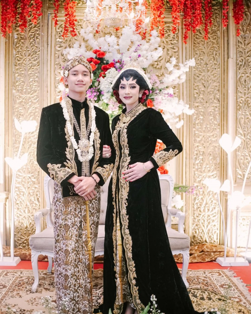 Pengantin Jogja Putri

Make Up & Attire
@hera_griyapengantin 
Venue
@hktowerballroom 