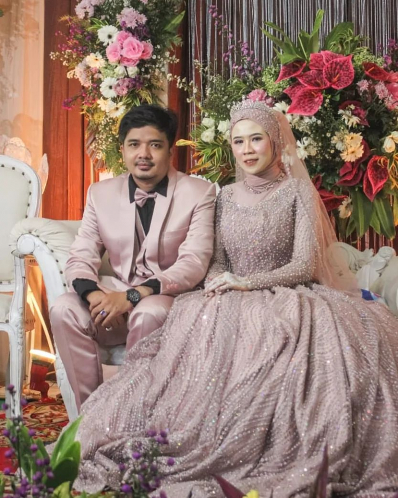 Resepsi Anya & Dika

#heragriyapengantin 
#paketwedding 
#pengantinhijab 
#pengantinhijabmodifikasi 