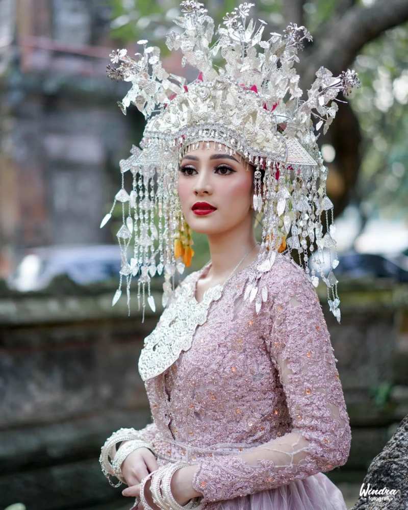 Kecantikan Pengantin Palembang Modifikasi

Make Up & Attire
@hera_griyapengantin 