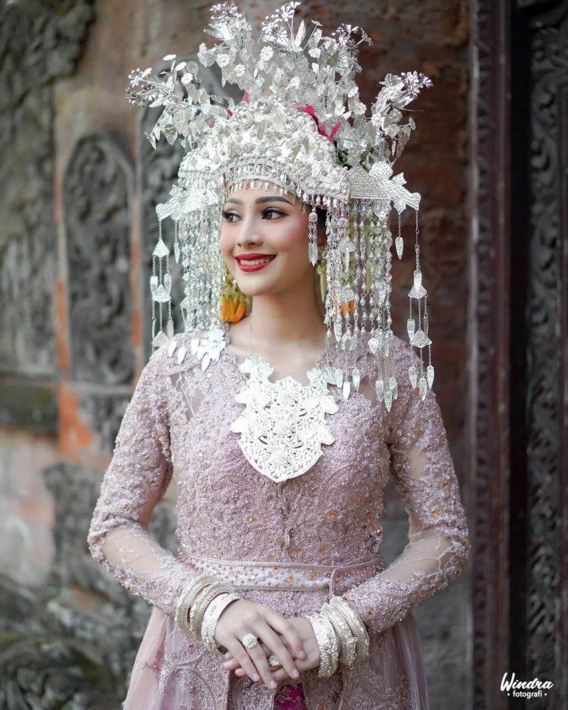 Pengantin Palembang Modifikasi

Make Up & Attire
@hera_griyapengantin 
Muse
@noviaromadona

#heragriyapengantin 