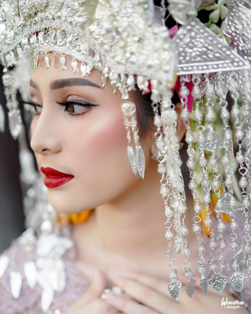 Pengantin Palembang Modifikasi

Make Up & Attire
@hera_griyapengantin 
Muse
Dn.muse 