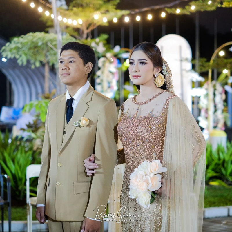 Kirab Pengantin Nasional

Make Up & Attire
@hera_griyapengantin 
Mua 