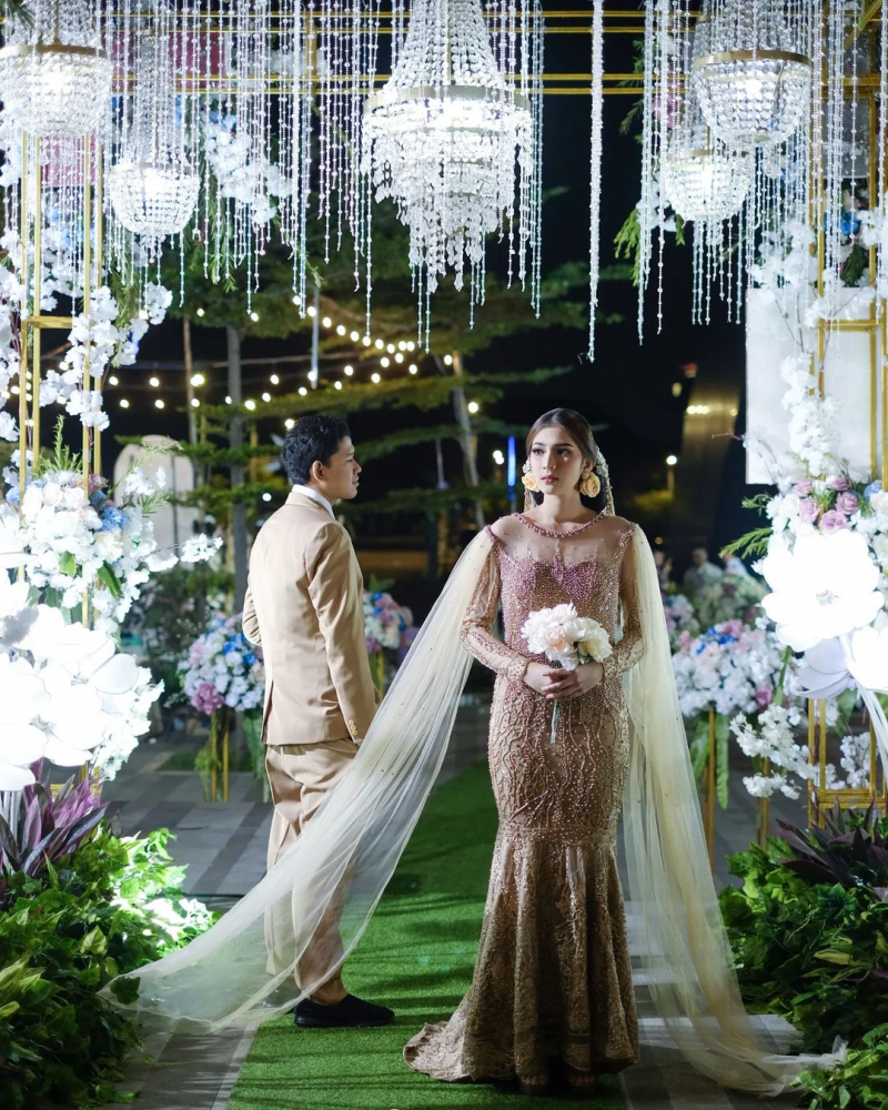 Pengantin Nasional Modifikasi

Make Up & Attire
@hera_griyapengantin 
Mua
@nansy_yosi 