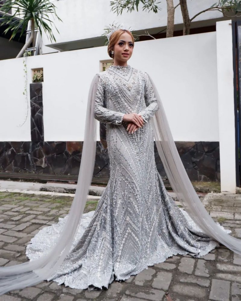 Pengantin Nasional Modifikasi

Attire, Hair Do & Acc
@hera_griyapengantin 