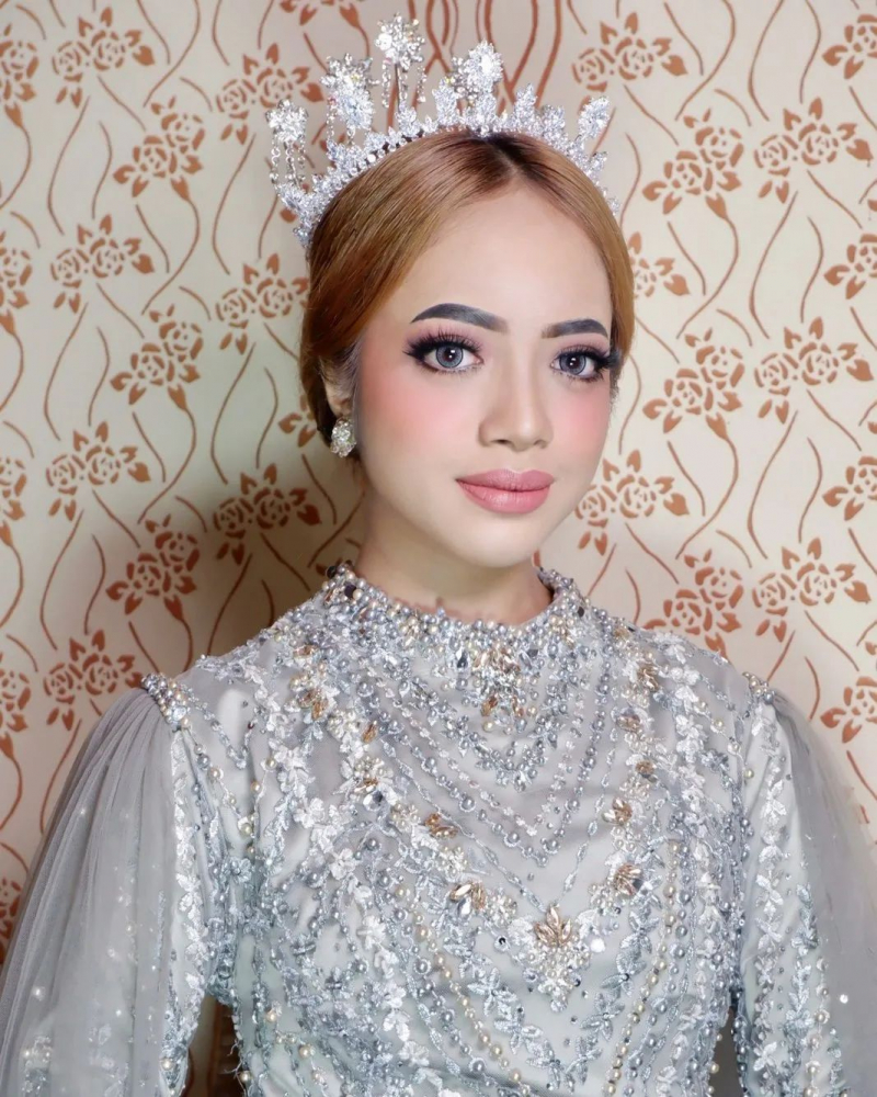 Pengantin Nasional 

Attire, Hair Do & Acc
@hera_griyapengantin 