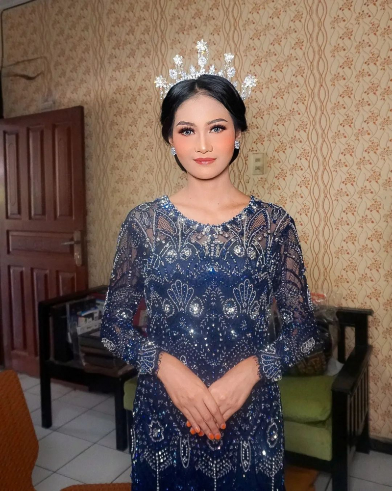 Pengantin Nasional

#heragriyapengantin 
#sanggarriaspengantin 
#sanggarriaspengantinjakarta 
#weddingpackage 
#gaunpernikahan 
#navybluegown 