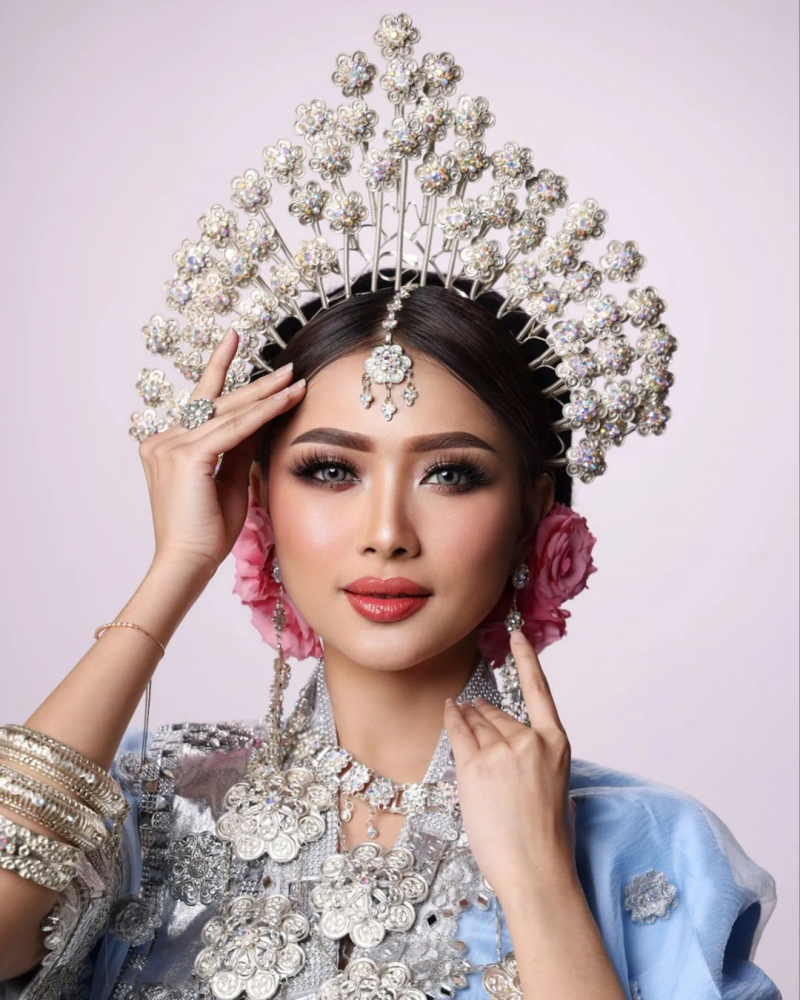 Kecantikan Pengantin Makassar

Make Up, Attire & Acc
@hera_griyapengantin 