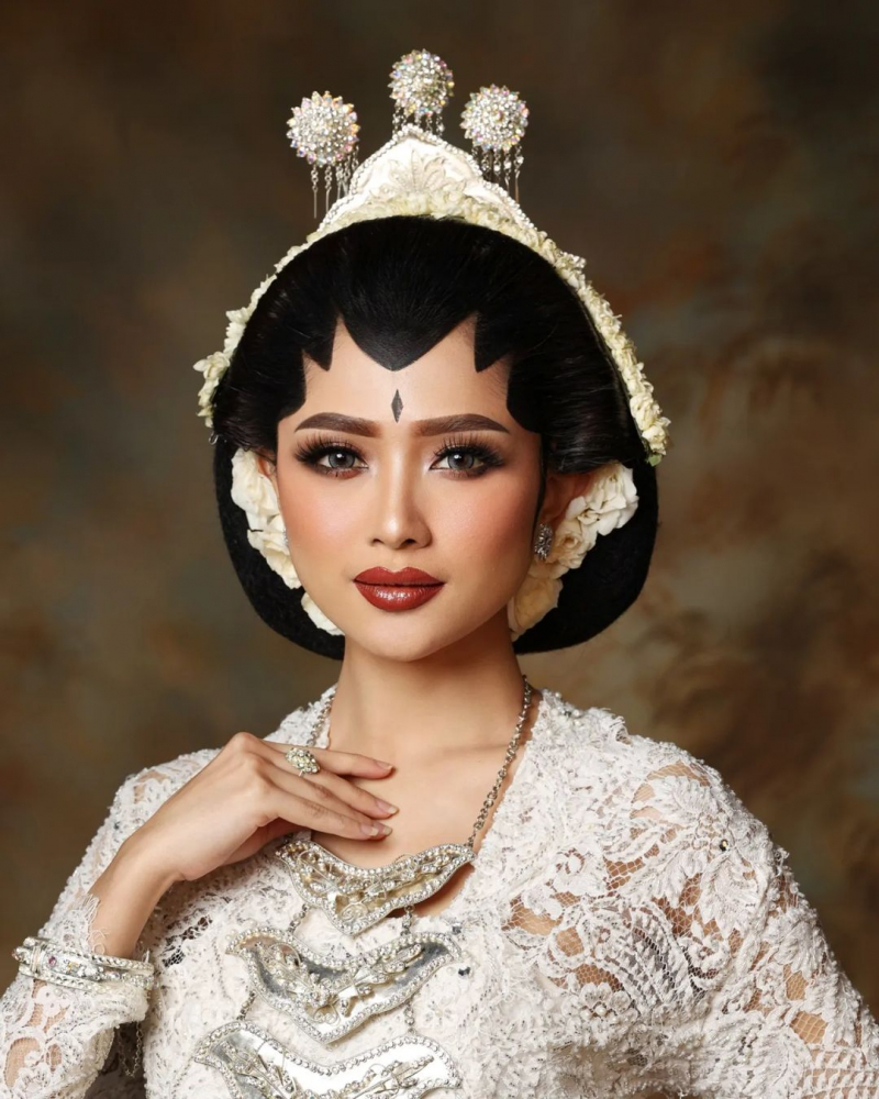 Pengantin Jogja Putri

Make Up, Attire & Acc
@hera_griyapengantin 