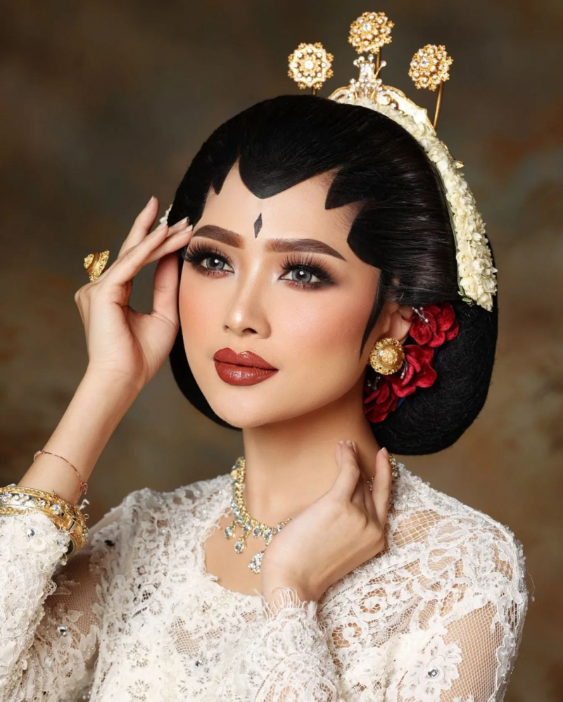 Pengantin Jogja Putri

Make Up & Attire
@hera_griyapengantin 
Hair 