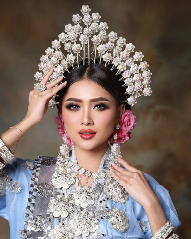 The Beautifull Of Bugis Bride

Make Up, Attire 