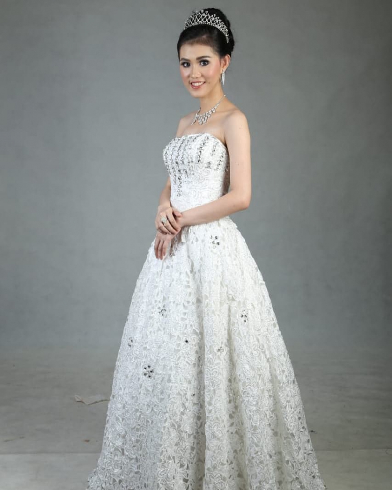 International Wedding Heragriyapengantin Weddinggown Brokenwhiteweddinggown Internationalwedding  