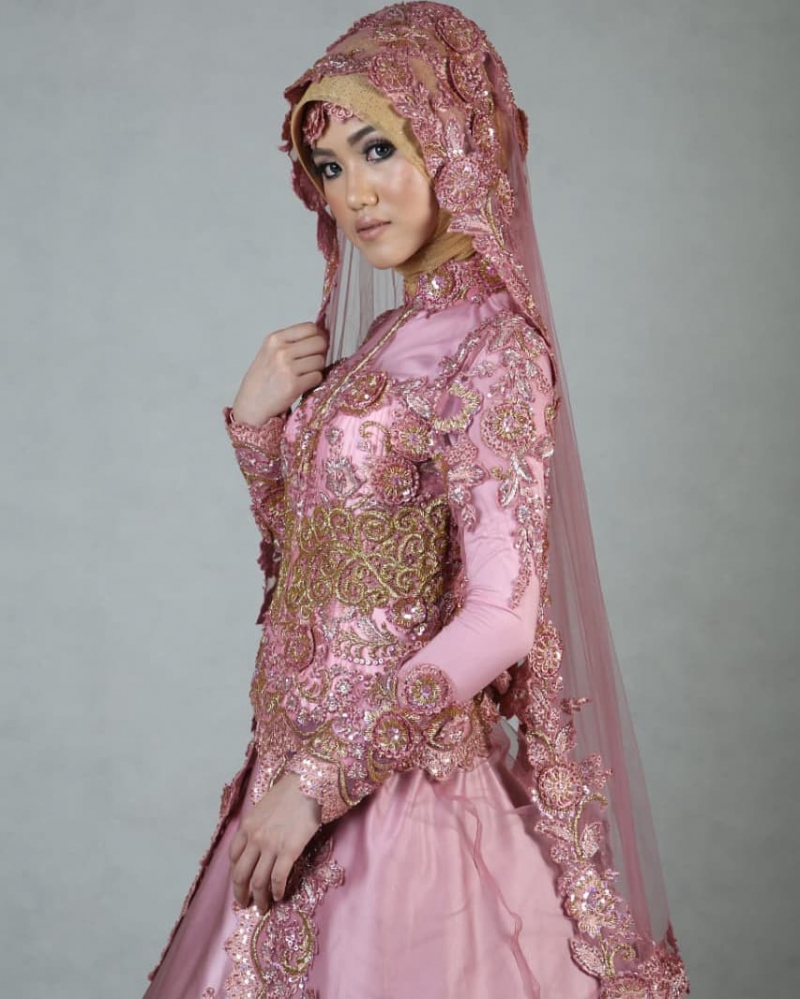 Pengantin Hijab Heragriyapengantin Gaunpinkpengantin Hijabdopengantin Hijabinspiration Hijabweddingstyle 