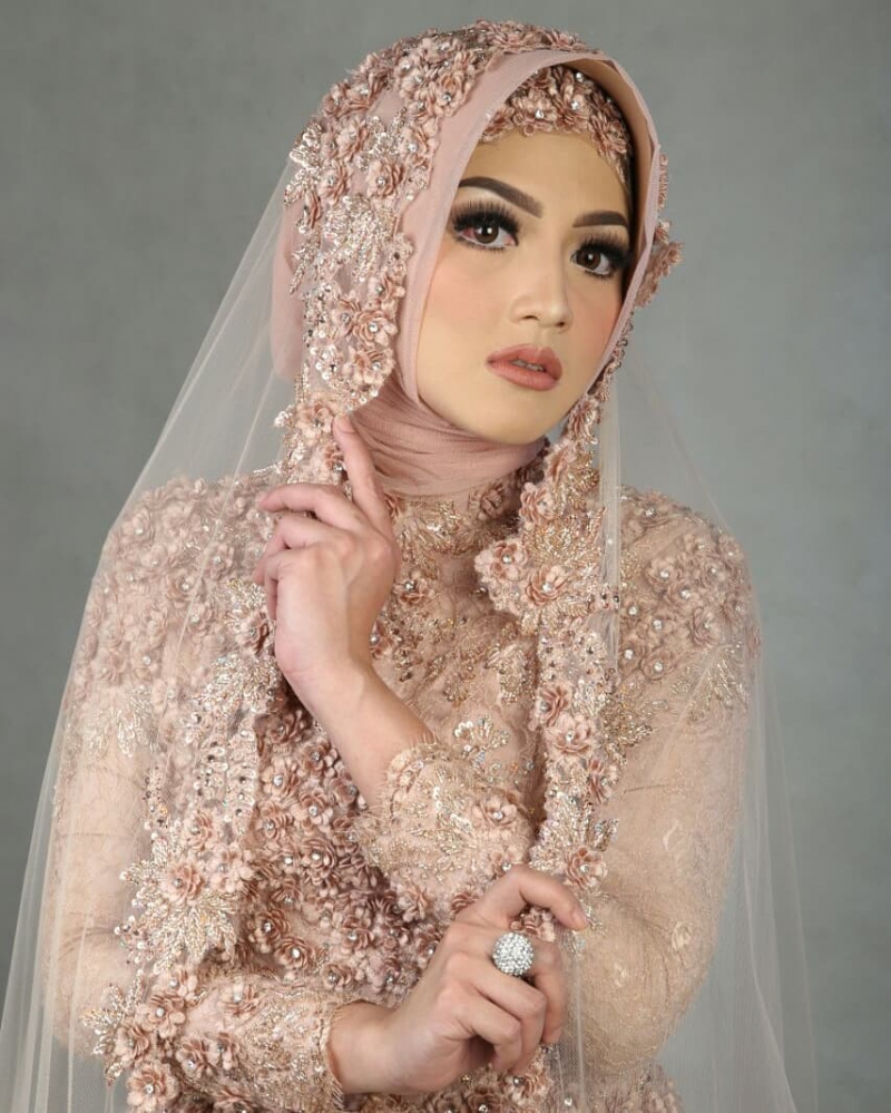 Pengantin Hijab Modern Heragriyapengantin Rosegoldweddinggown Weddinggown Muajakarta 