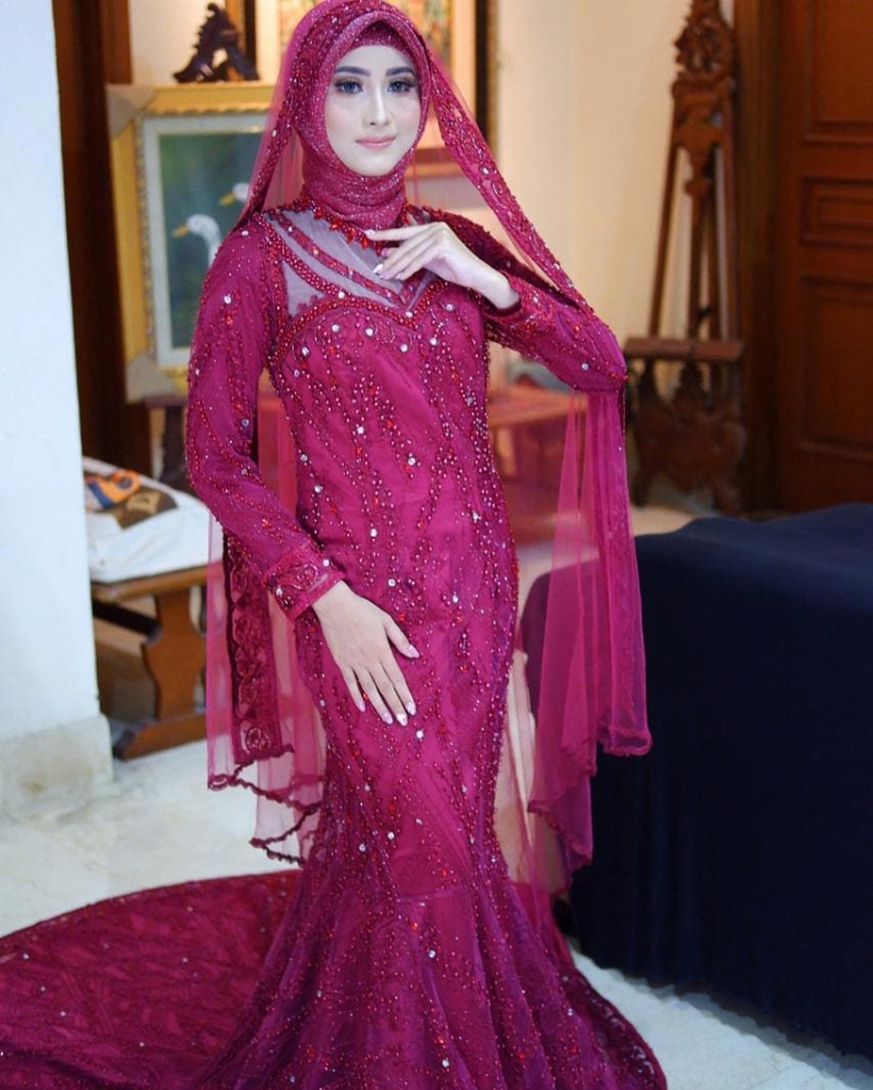 Maroon Wedding Gown Heragriyapengantin Gaunpengantin Sewagaunpengantin Weddingveil 