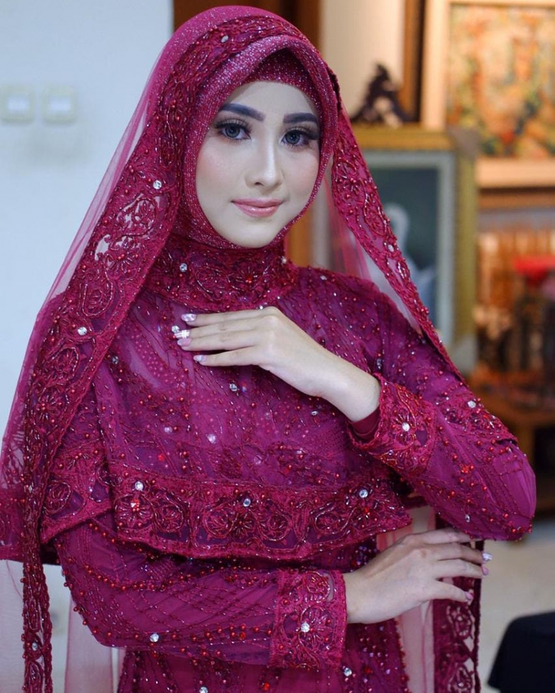 Maroon Wedding Gown Attire Hera Griyapengantin Make 